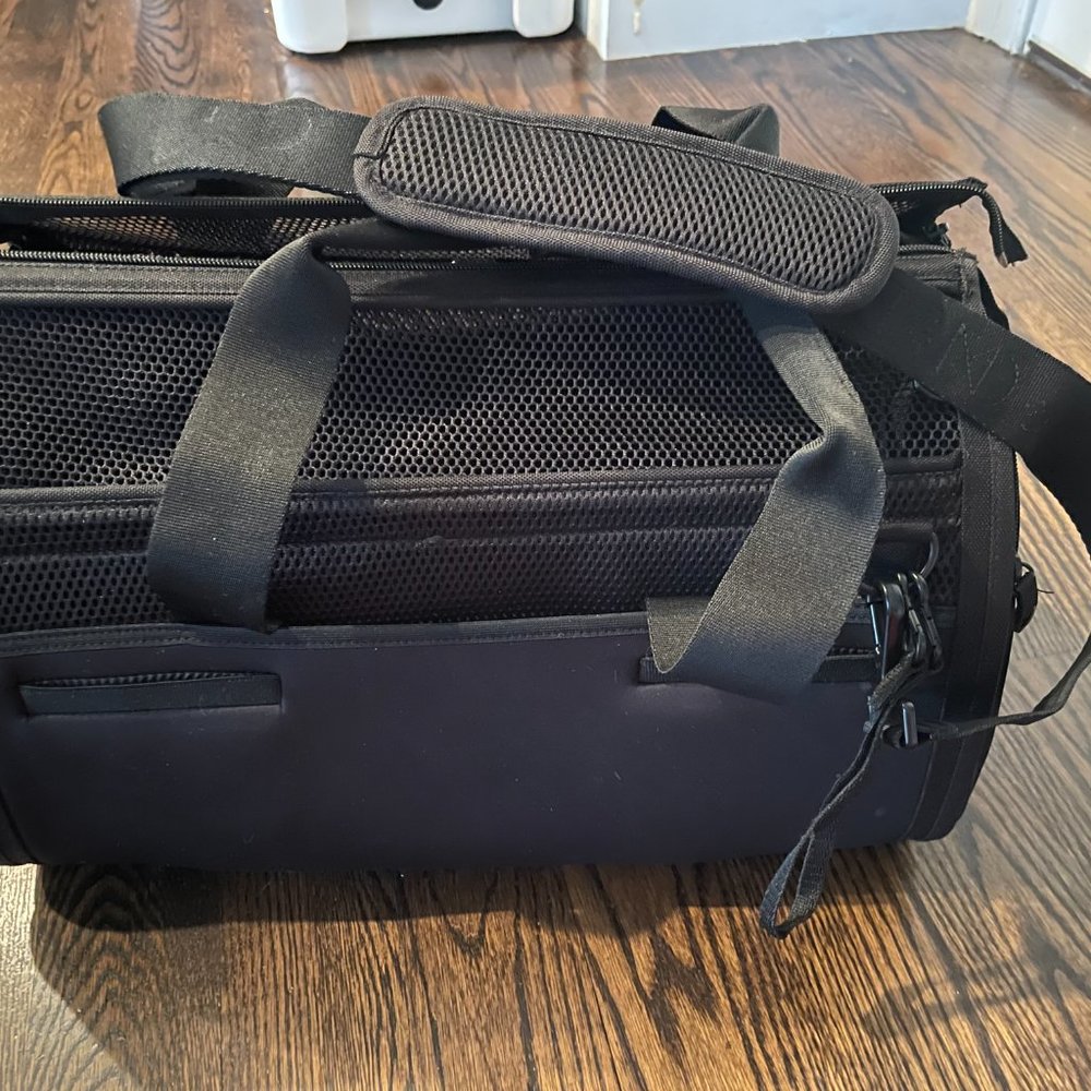 Wild Rover Pet Carrier - Picture 2 of 2
